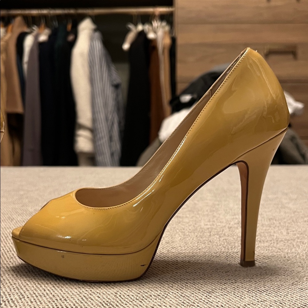 Cole Hann x Nike Air Yellow Patent Peep-Toe Platform Heels - Picture 12 of 16